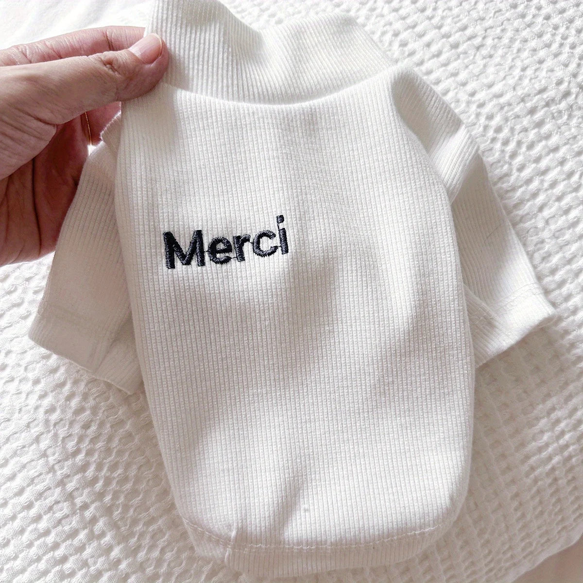 Pet Clothes Dog Cat Out Handsome Cute Letter Bottoming Shirt Soft and Comfortable Spring and Summer