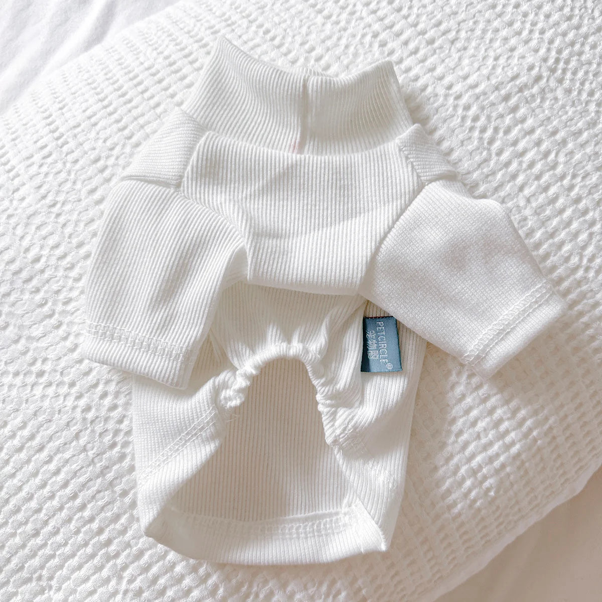 Pet Clothes Dog Cat Out Handsome Cute Letter Bottoming Shirt Soft and Comfortable Spring and Summer