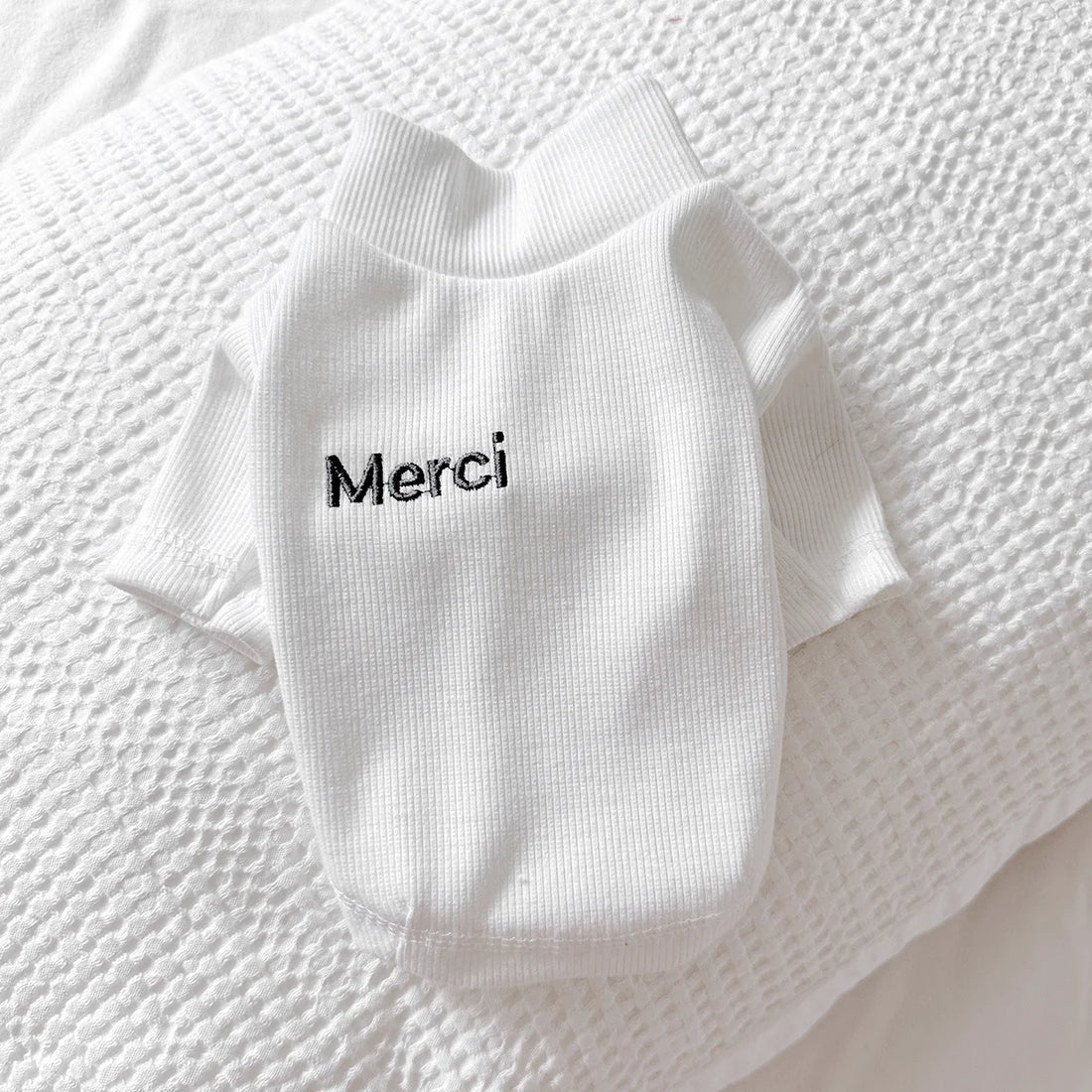 Pet Clothes Dog Cat Out Handsome Cute Letter Bottoming Shirt Soft and Comfortable Spring and Summer
